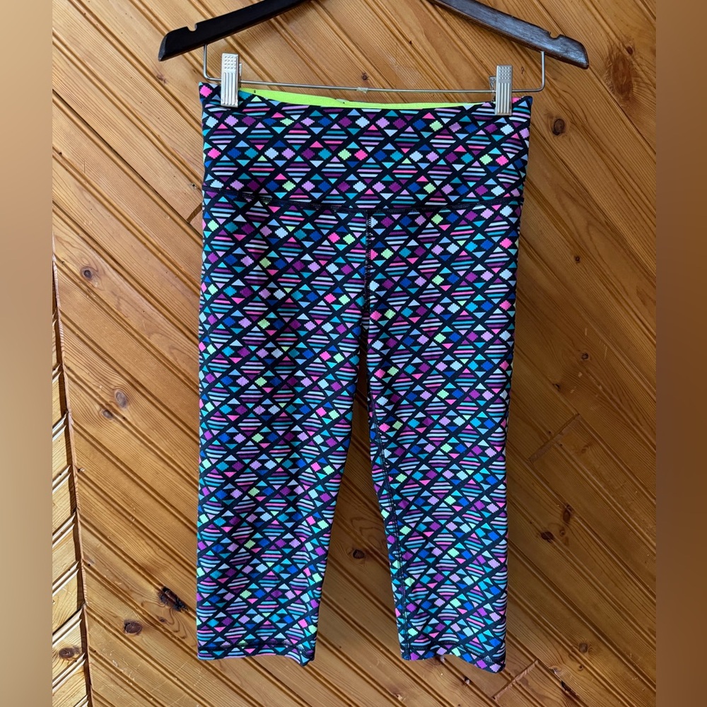 Victoria's Secret Sport multicoloured Capri leggings.